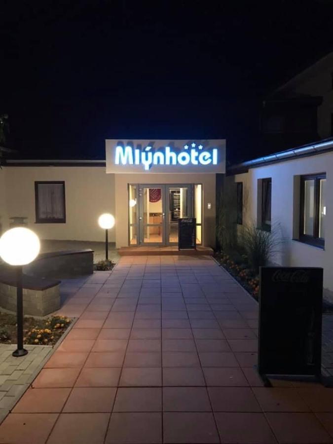 Hotel Mlyn - Jihlava Vílanec Zewnętrze zdjęcie